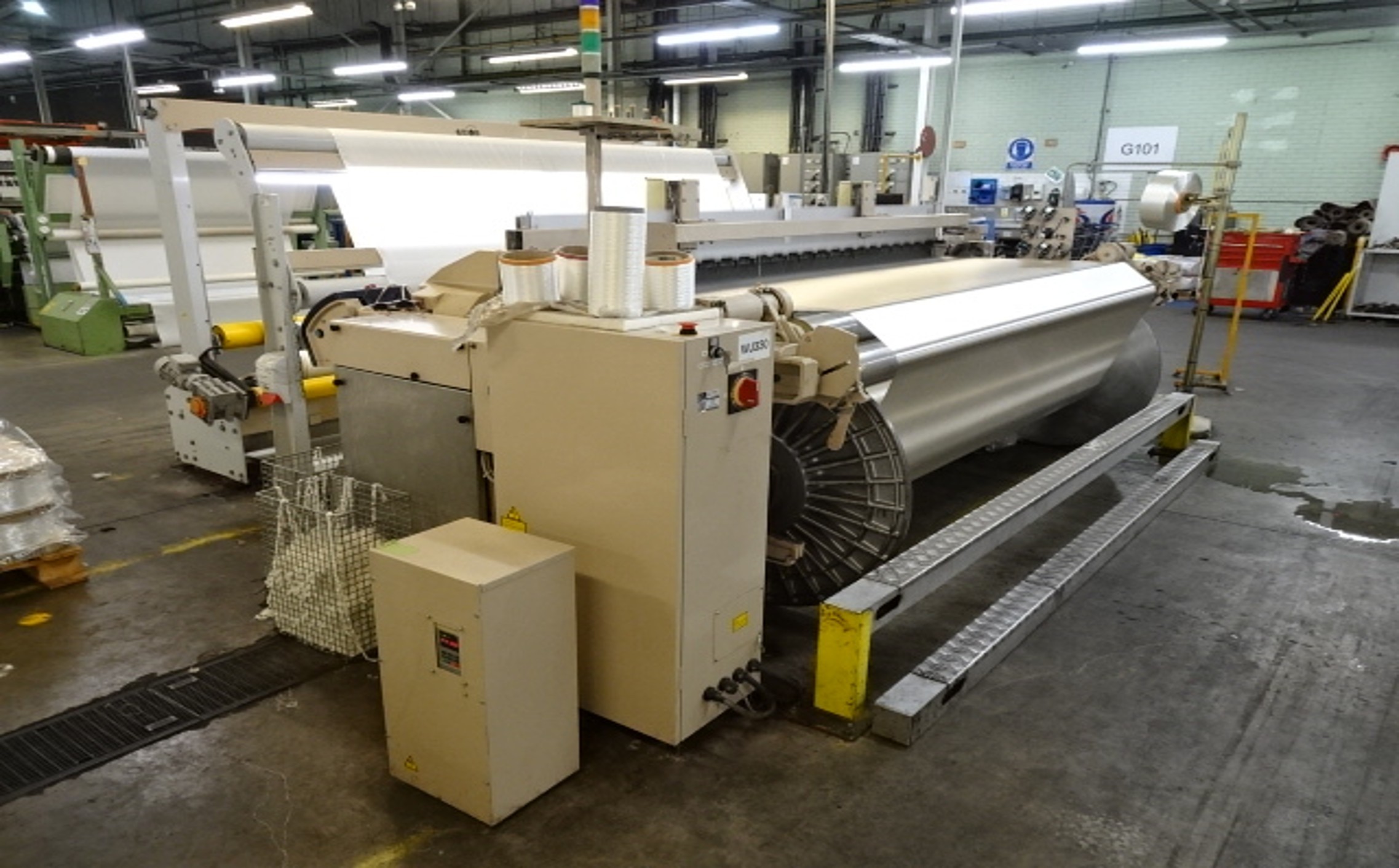 30 TSUDAKOMA WATER JET LOOMS Model ZW8100 Professional